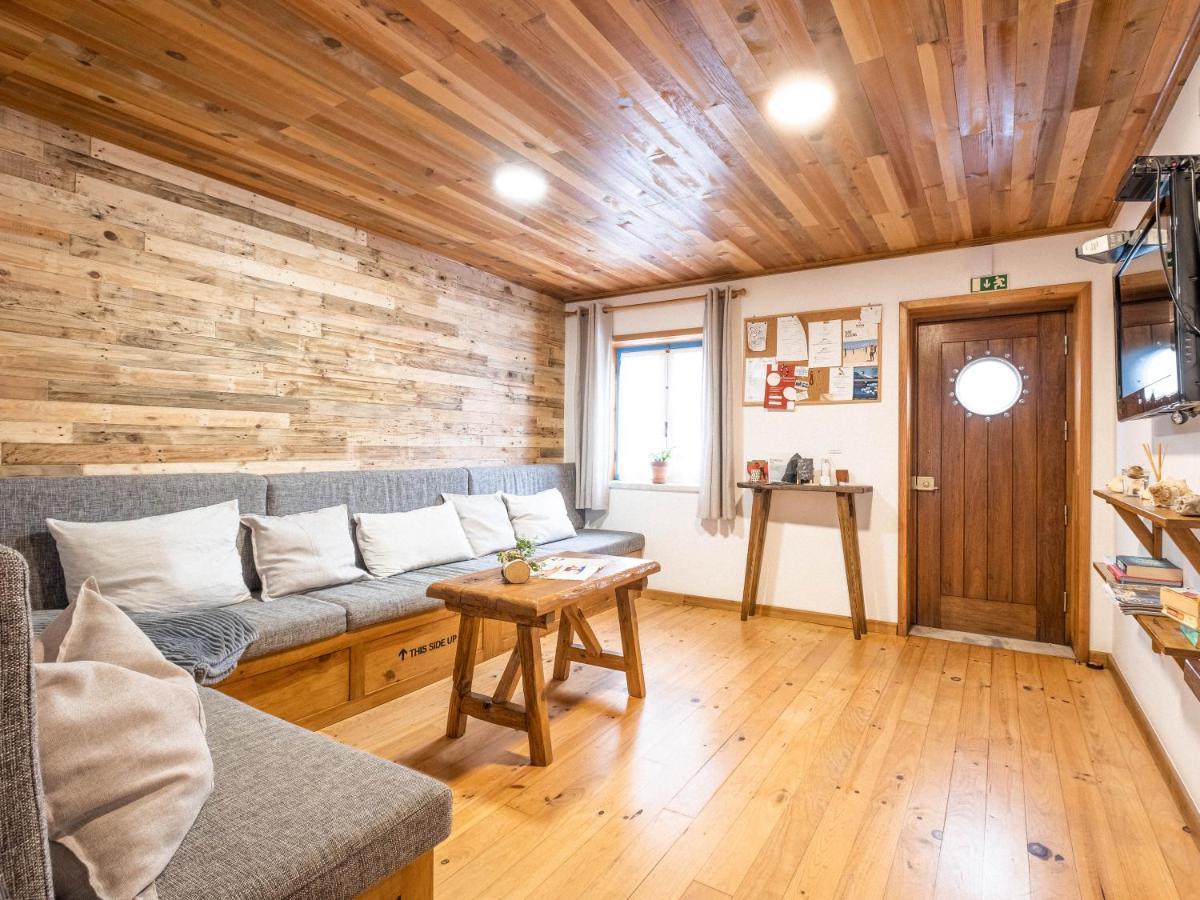 Castaway Hostel Baleal Exterior photo